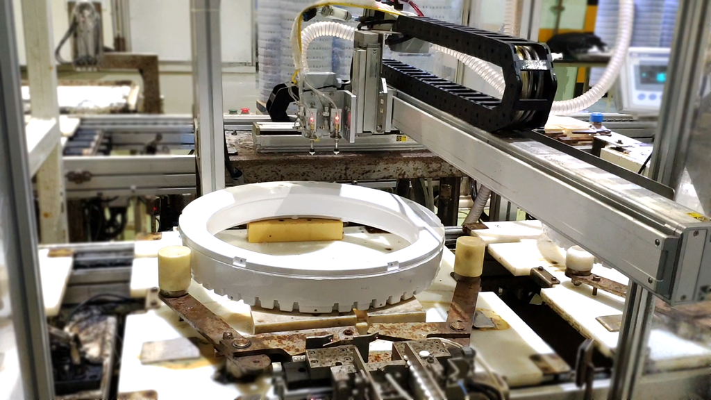 洗衣機(jī)悶頭插入裝置