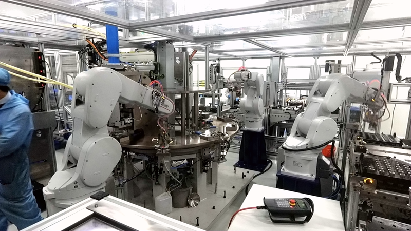 機器人裝配機油泵