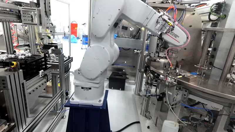 機器人裝配機油泵