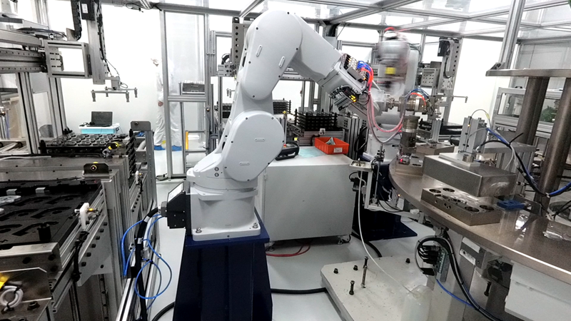 機器人裝配機油泵