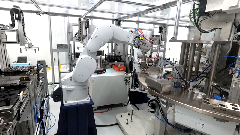 機器人裝配機油泵